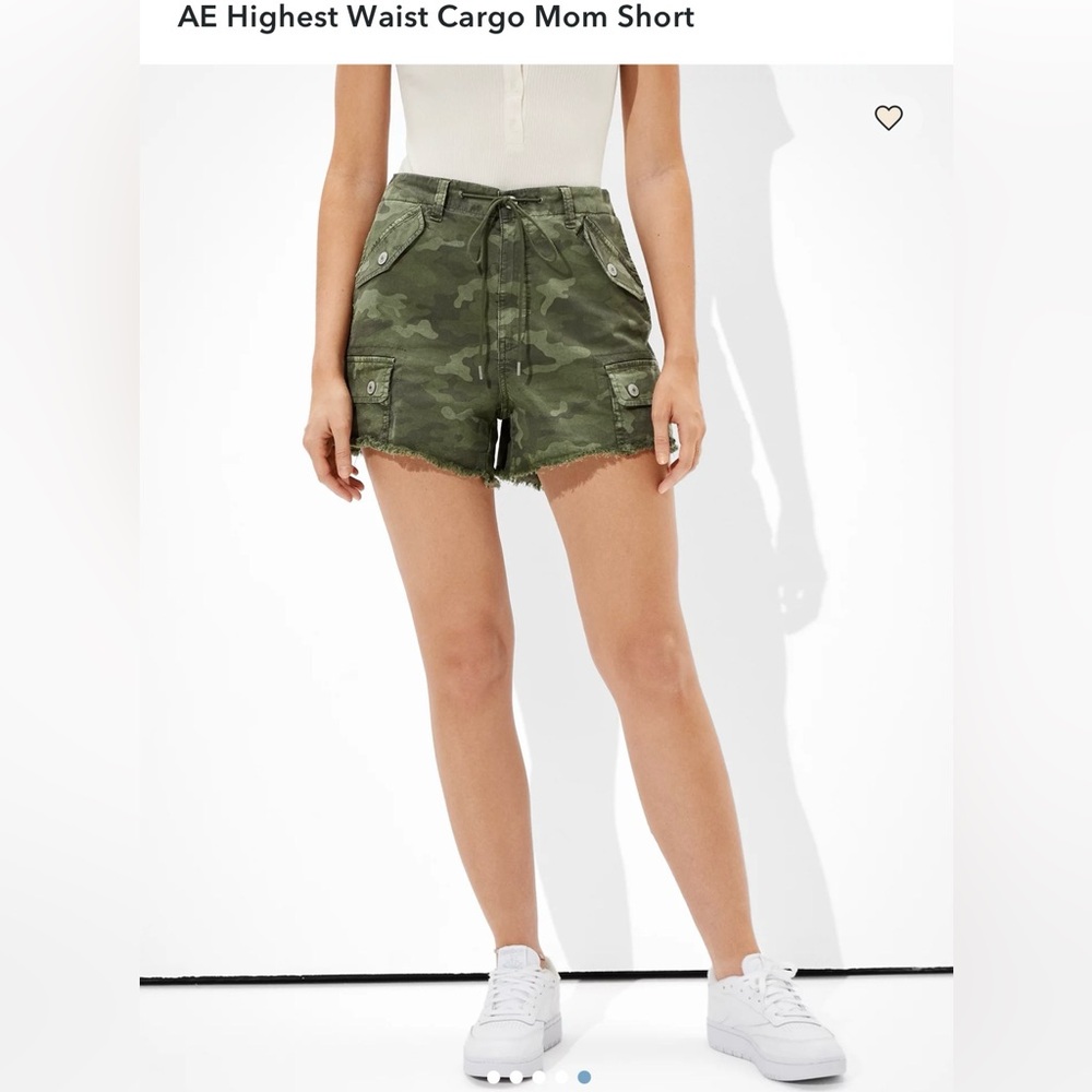 American Eagle NWOT Outfitters Camo Cargo Mom Shorts